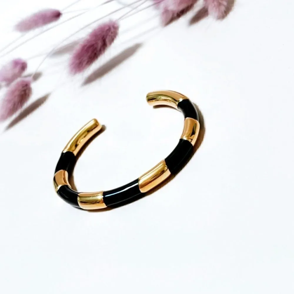 Minimalist  gold bangle  C36